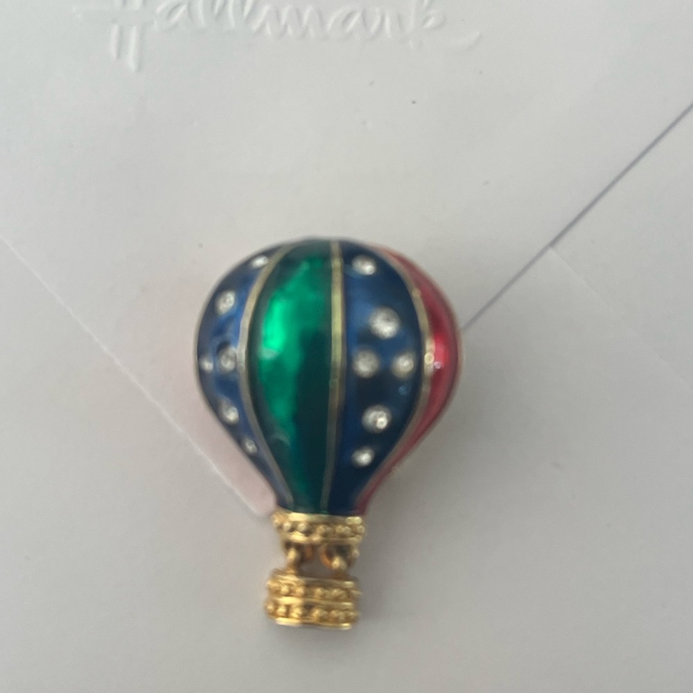 Hot air enamel pin with crystals